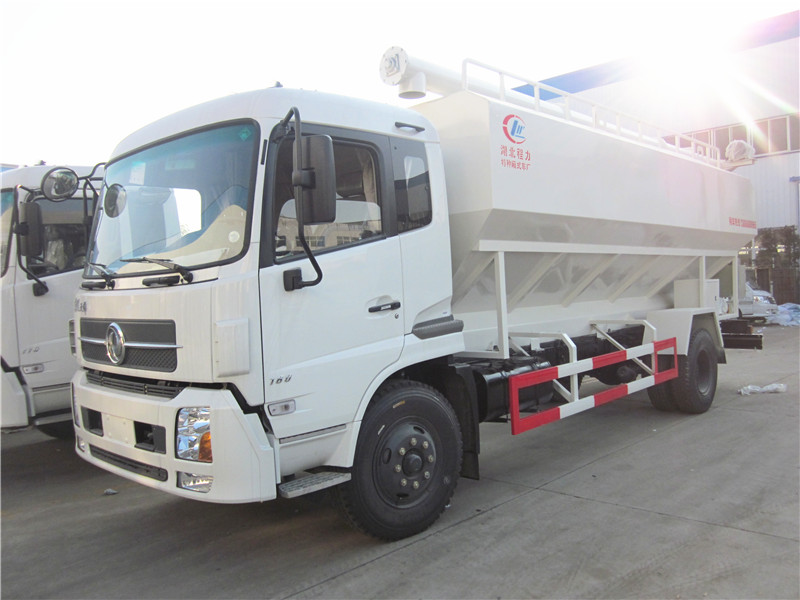 散裝<a href=http://www.wangbaomu.cn/siliaoche/ target=_blank class=infotextkey>飼料車</a>圖片展示