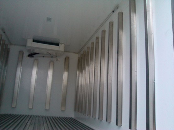 國(guó)四冷藏車(chē)