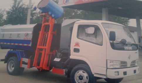 掛桶<a href=http://www.wangbaomu.cn/ljc target=_blank class=infotextkey>垃圾車</a>裝卸垃圾桶圖片