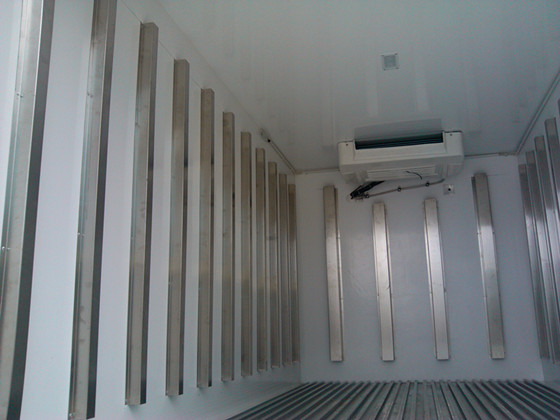 國(guó)四冷藏車(chē)